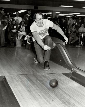 Celebrity strike action. North York Mayor Mel Lastman, left, Metro Chairman Paul Godfrey and Toronto Mayor John Sewell went looking for strikes yester(...)