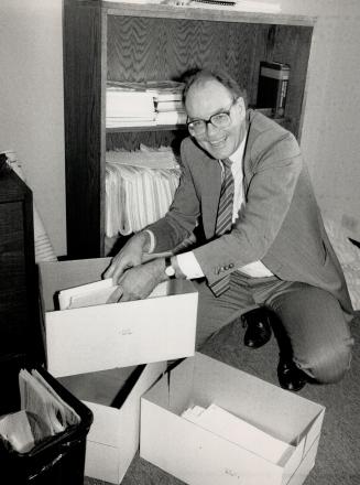 Housing boss packs it in. John Sewell, fired as chairman of the Metro Toronto Housing Authority, cleans out his desk yesterday. He blames the provinci(...)