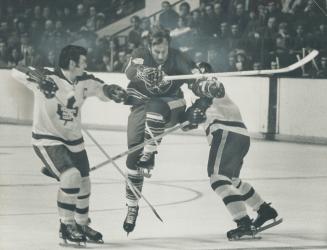 It was a dull contest Saturday night at Gardens when Leafs blanked Buffalo Sabres, 2-0, but no one could blame former Toronto player Eddie Shack if ac(...)