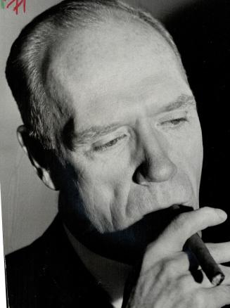 Mr. Sharp's secret vice. A hitherto unrevealed side of Trade Minister Mitchell Sharp's nature - that of a cigar smoker - came to light yesterday durin(...)