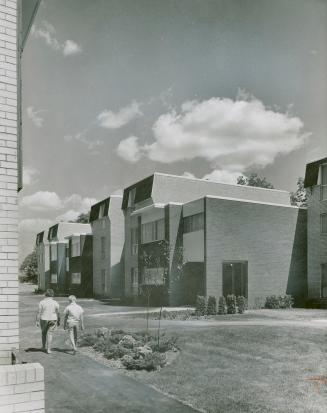 Image shows new-type terrace housing in Flemingdon Park. Architect: Irving Grossman. 