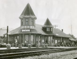 Victorian times are recalled by Grimby's railway station, which has been turned into a complex of boutiques