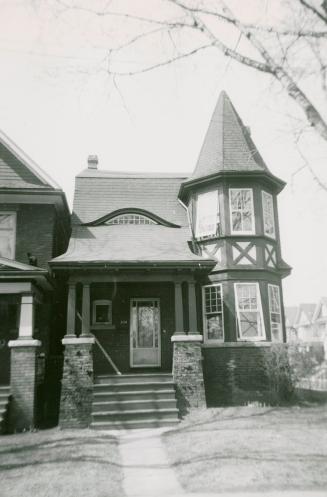Sunnyside Avenue, west side, between Grenadier Road and Geoffrey Street, Toronto, Ontario
