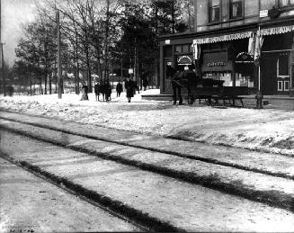 Queen Street west of Lee Avenue