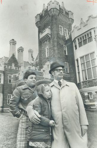 Outside Casa Loma, president Richard Crawley of the Kiwanis Club of West Toronto, which operates the castle, looks it over with Arlene McLeneghan, 8, and Nick Calitri, 12, who are in program run by Kiwanis, YMCA and YWCA.