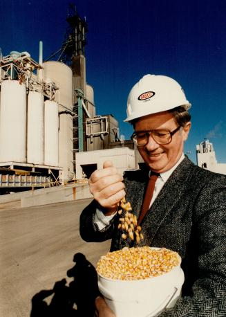 Bowl of 'sugar': William Craig, president of Casco Co., holds corn product that will be turned into fructose corn syrup. The corn-based liquid is used to sweeten soft drinks, candies and some baked goods. Ontario corn growers hope to expand sales.