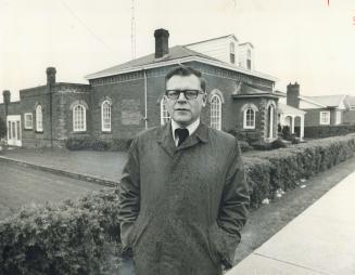V. C. Dale, a streetville resident, stands in one of the town's residential sections. The propsed two-tier regionals system in Peel county does not take account of the population growth for the next 25 years in a way which will accomodate the various life style required by the inhabitants, he says in an accompanying letter, below.