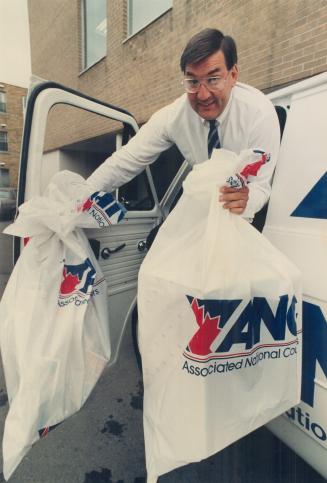 Gamble pays off: Bill Fritz, president of Associated National Couriers, gambled his savings to set up a national network of independent couriers to challenge the post office and large U.S. courier services with a promise of on time delivery.