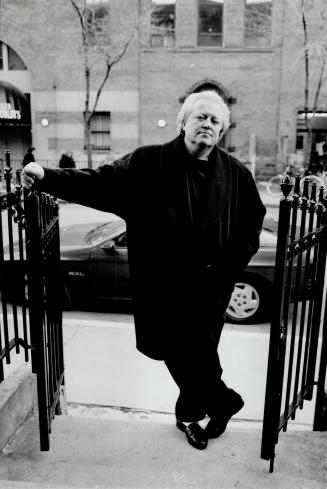 Hairstylist Robert Gage goes for the classic look in a cabana coat from Gianni versace.