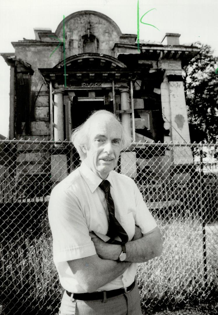 Avenue Rd. Landmark: Benvenuto Place is a fine example of postwar period, says William Greer, above, head of historic board's preservation division. Resident Peter Dennehy, left, likes the spacious rooms.