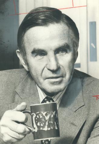 Several verbal salvos against popular misconceptions about today's food were fired by Robert Hurlbut, president of General Foods Ltd