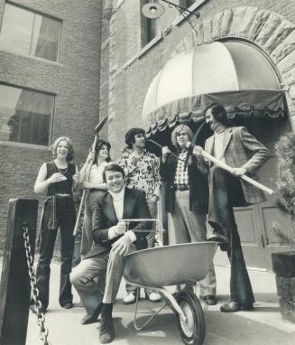 Brian James, founder of a new organization which will send used tools to underdeveloped countries, seen with cast members of Second City revue Rosemary Radcliffe, Gilda Radner, Eugene Levy, John Candy and Joe O'Flaherty