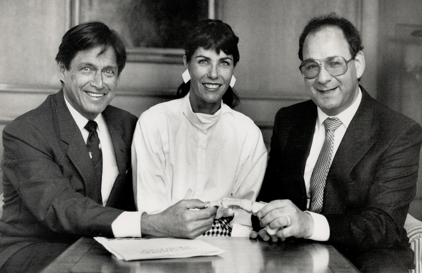 Foot experts: Dr. Carroll Laurin, left, Dr. Lynette Margesson, centre, and podiatrist Neil Naftolin discuss the hard-working, often sore human foot. The three are on the Dr. Scholl's Foot Health Advisory Board. A typical senior's foot has travelled about 177,000 kilometres (111,000 miles)