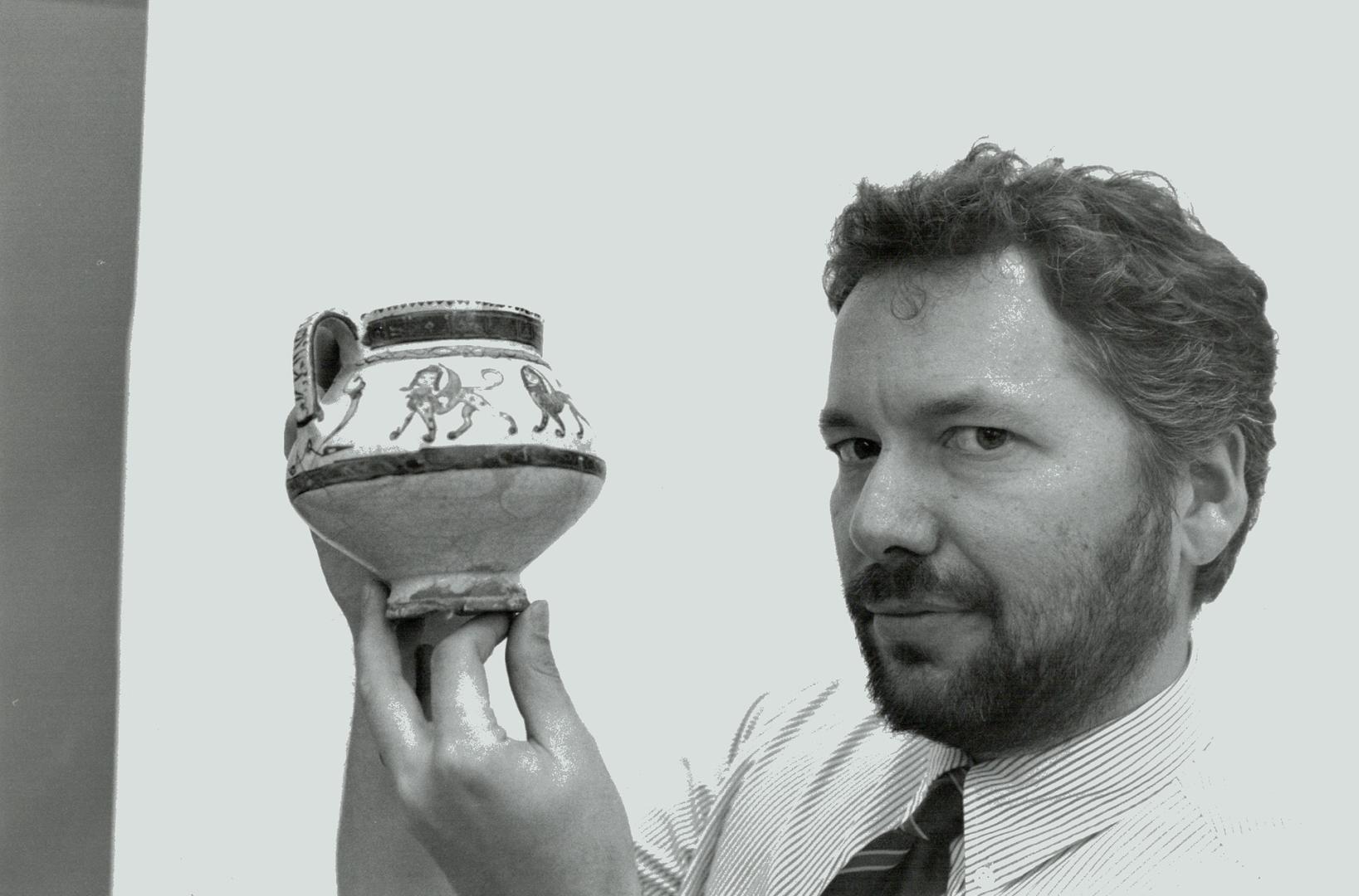 Robert Mason 12th - century pot fered at a Kila in what is now Iran