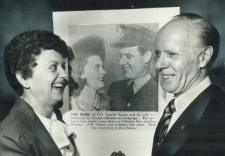 Memories still fresh: Billie and Gerald Nugent laugh over a blow-up of a picture of them printed in The Star when she arrived in Toronto in October of 1944