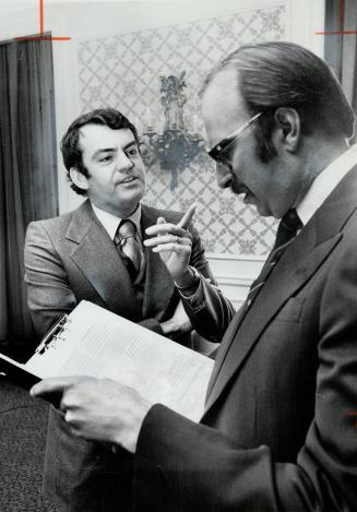 George post, acting chairman of Economic Council of Canada, left, chats with Empire Club president Peter Hermant on economic prospects prior to speech to club yesterday
