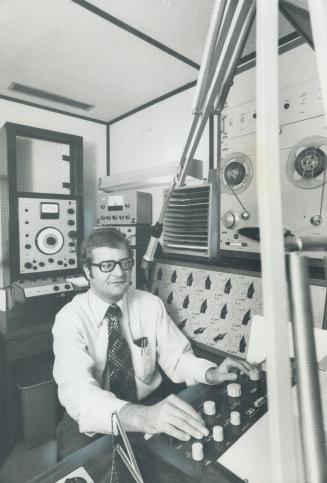 Audiologist Arthur Squires of the Canadian Hearing Society says bearing aids should be fitted by specialists not by salesmen or dealers.
