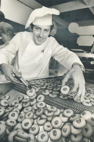 Ccokie Man Rod Trotter, here at work in Eaton's Queen Street store, hopes to mass-merchandise cookies just like hamburgers or chicken