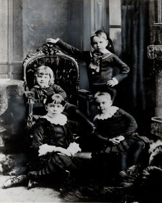Family group of King Children