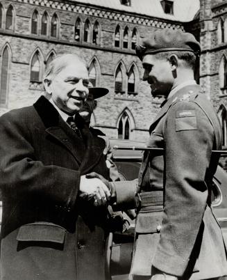 King welcomes major Trequel -VE 1944