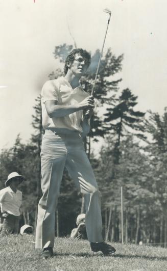 George Knudson does a little dance as he tries to coax ball into hole