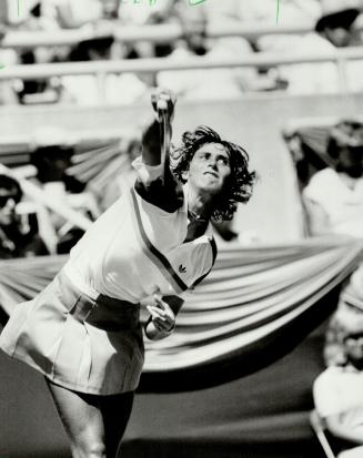 End of the line: West Germany's Claudia Kohde-Kislch, who ousted Martina Navratilova from Canadian Open, shows determination, but it wasn't enough as she fell to Chris Evert Lloyd in Final