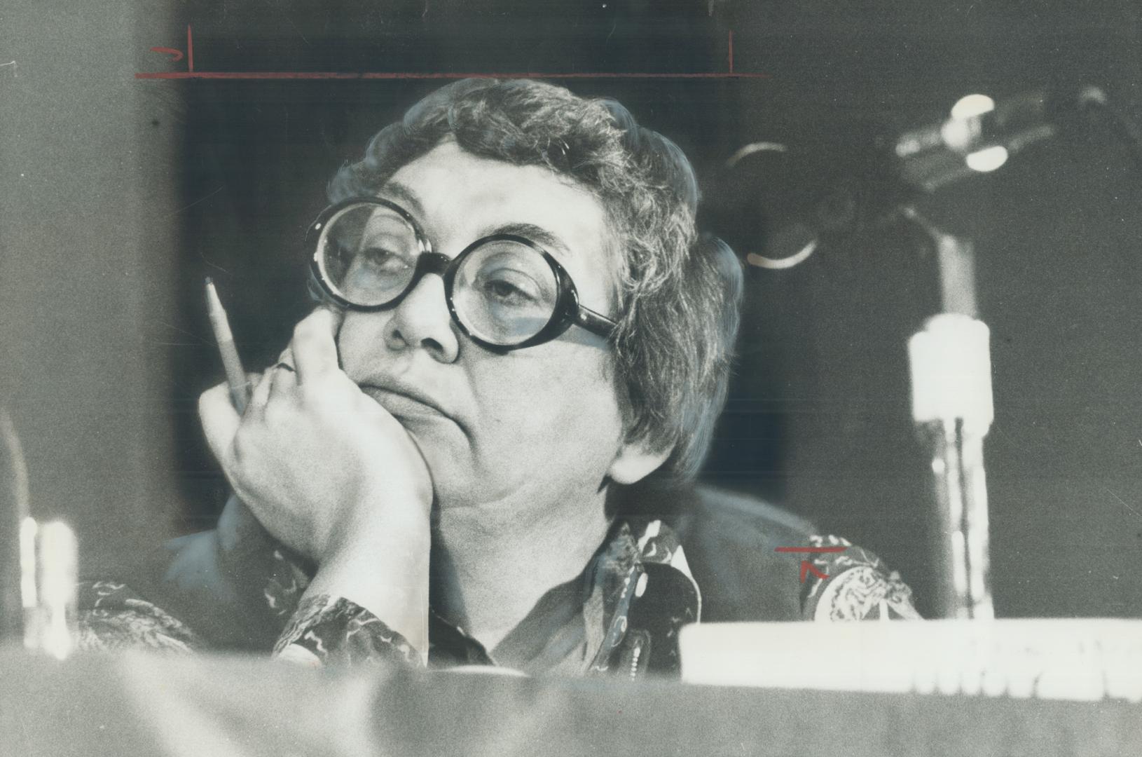 Judy LaMarsh, chairman of the Ontario royal commission on violence, listens intently yesterday as a New York psychologist. Dr. Robert Liebert, speaks at a hearing in the Royal Ontario Museum. He said the amount of violence a child watches on television indicates how aggressive he'll become.
