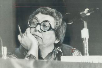 Judy LaMarsh, chairman of the Ontario royal commission on violence, listens intently yesterday as a New York psychologist. Dr. Robert Liebert, speaks at a hearing in the Royal Ontario Museum. He said the amount of violence a child watches on television indicates how aggressive he'll become.