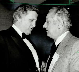 Eye to eye: Yankees' owner George Steinbrenner, left, appears to be in a serious discussion with Tommy Lasorda, manager of the World Series champion Los Angeles Dodgers, at last night's Sports Celebrities Dinner