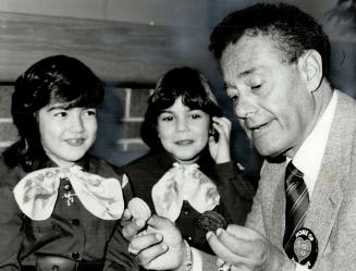 Mayoral decision: North York's Mayor Mel Lastman couldn't decide which kind of Girl Guide cookie he likes best, vanilla or chocolate, when Brownies Cheryl Windischmann, 6, left, and Tania Sear, 6, called to take his order