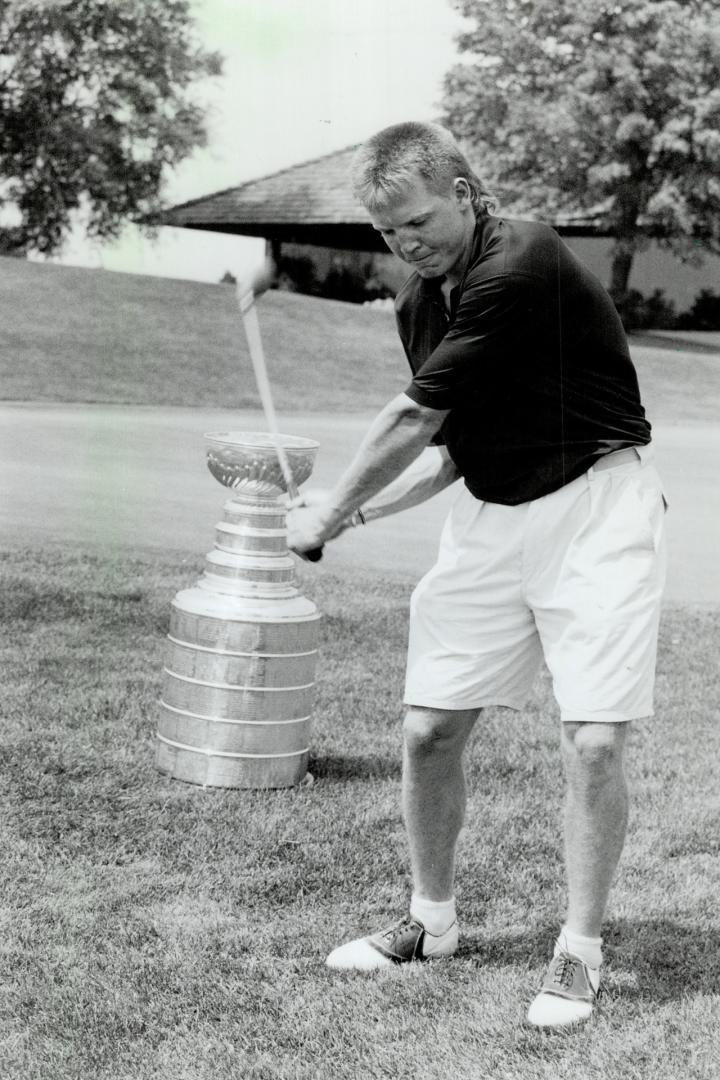 Hockey stars hit the links: Hockey stars past and present ignored the heat and humidity at Glen Abbey Golf Club yesterday to participate in The NHL celebrity golf classic