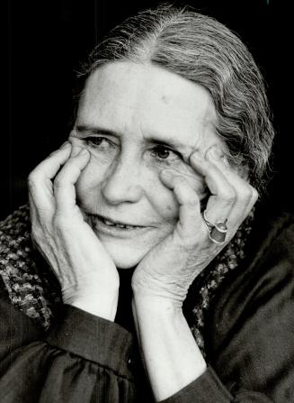 First visit to Toronto: Author Doris Lessing, who will give a reading at Harborfront tonight, comes to town with impressive credentials and a sparkle in her eye when she says she doesn't pay any attention to critics: I simply decide what to write and get on with it