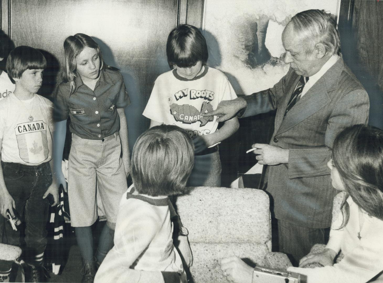 Pointing to map on 12-year-old Matt Rundle's T-shirt, Quebec Premier Rene Levesque tells Scarborough students in his Montreal office that relations between Alaska and rest of U