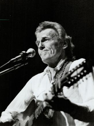 Gordon Lightfoot, fitter and in better voice than he has been in a long while, reminded audience last night that Canada isn't such a bad place after all