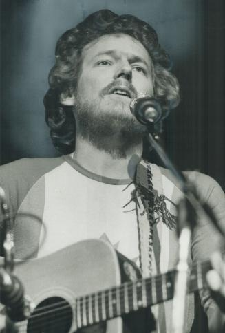 The classic lightfoot: Singer Gordon Lightfoot returned last night to Massey Hall for the first of four concerts and gave a stunning if slightly flawed performance