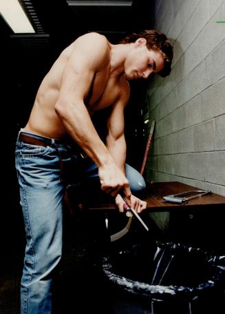 Last-minute Lindros: Junior star Eric Lindros does some carpentry before his Oshawa Generals had their Memorial Cup opener last night.