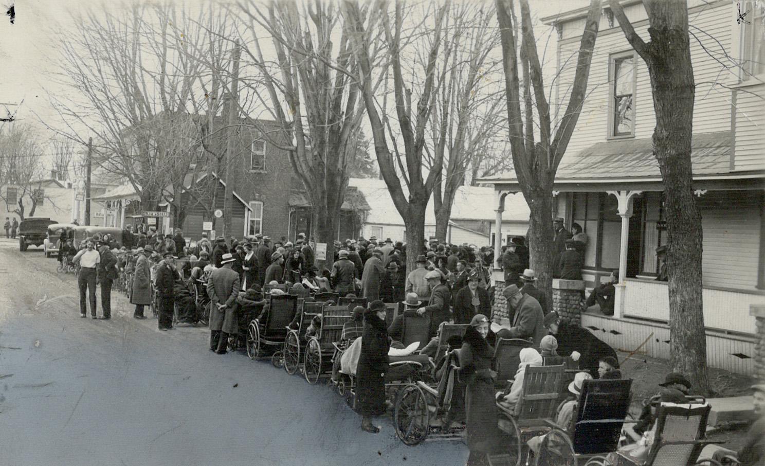 Thousands came in wheel chairs to be relieved of suffering. The fame of Dr. Locke's work spread all over the world, and patients came from everywhere. Here is a typical scene of the famed barnyard clinic at Williamburg at the height of its popularity. He charged $1 a day for treatment and was to have given as many as 800 treatments in a single day.