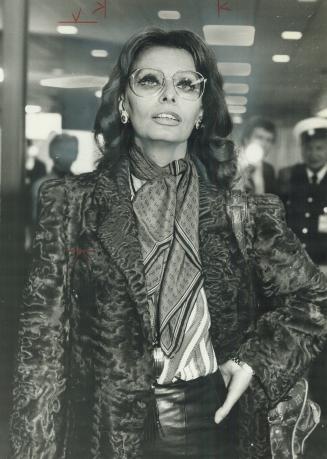 Ravissima: No one but the divine Sophia Loren could look so ravishing after an Air Canada flight from Chicago