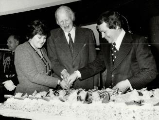 MacDonald, Ross (Groups) 1974