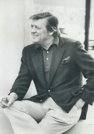 This week's star at the Hook and Ladder Club, singer Gordon MacRae reminisced with The Star's Frank Rasky about his life 20 years ago when he was a hot item in the movies