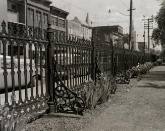 Metropolitan Methodist (United) Church, Queen St. E., north side, between Bond & Church Sts., fence, looking south east on Church St., Toronto, Ont.