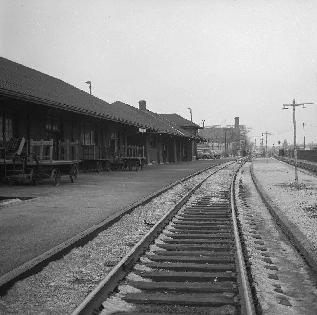Parkdale Station (C.P.R.), Queen St. W., south side, east of Dufferin St. looking north west. Toronto, Ont.