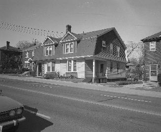 Davisville Avenue, looking north west, from west of Acacia Road, Toronto, Ontario. Image shows  ...