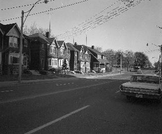 Davisville Avenue, north side, looking east from west of Acacia Road, Toronto, Ontario. Image s…