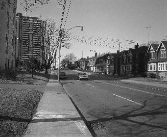 Davisville Avenue, looking west from east of Pailton Crescent. Toronto, Ontario. Image shows a …