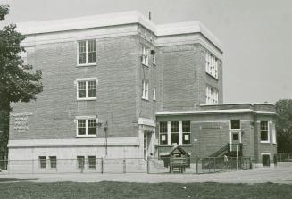 Palmerston Avenue Public School, Palmerston Avenue, west side, between Barton Avenue and Follis Avenue, Toronto, Ontario.