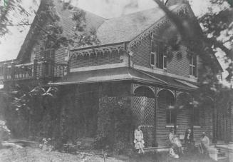 Turn-of-the-century view of Hillary House, built in 1862. Aurora, Ontario