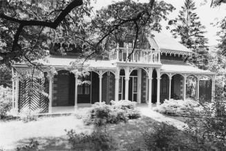 Hillary House is a 19th-century residence on Yonge Street. Aurora, Ontario