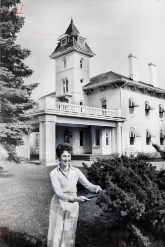 Shirley Langer with her mansion-turned-hotel. Brighton, Ontario