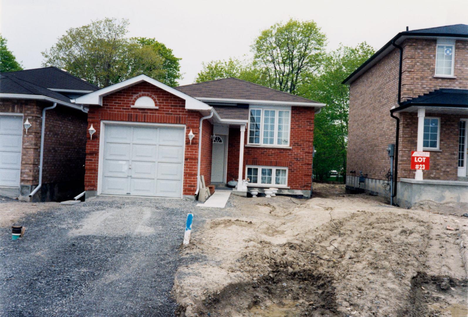 Cobourg lakeshore estate. Cobourg, Ontario